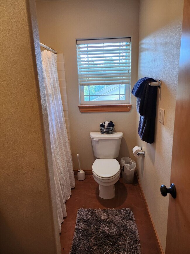 Building Photo - 2564 NW Monterey Pines Dr