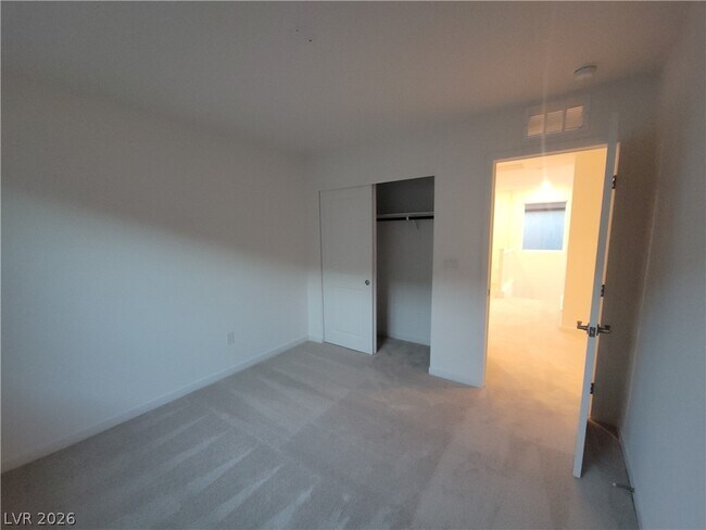 Building Photo - 2724 Sweeping Palm Rd