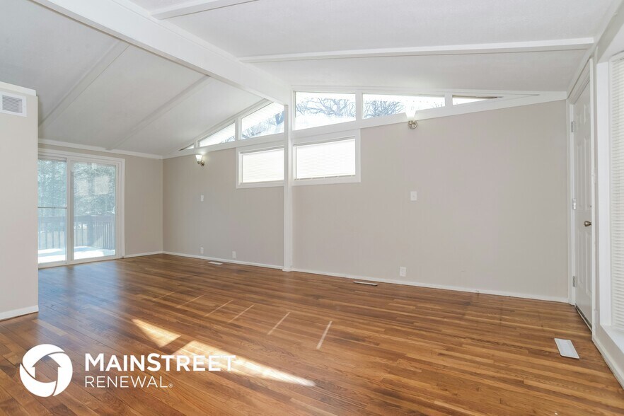 Building Photo - 5811 N Highland Ave