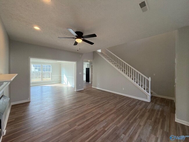 Building Photo - 103 Kestrel Ct SW