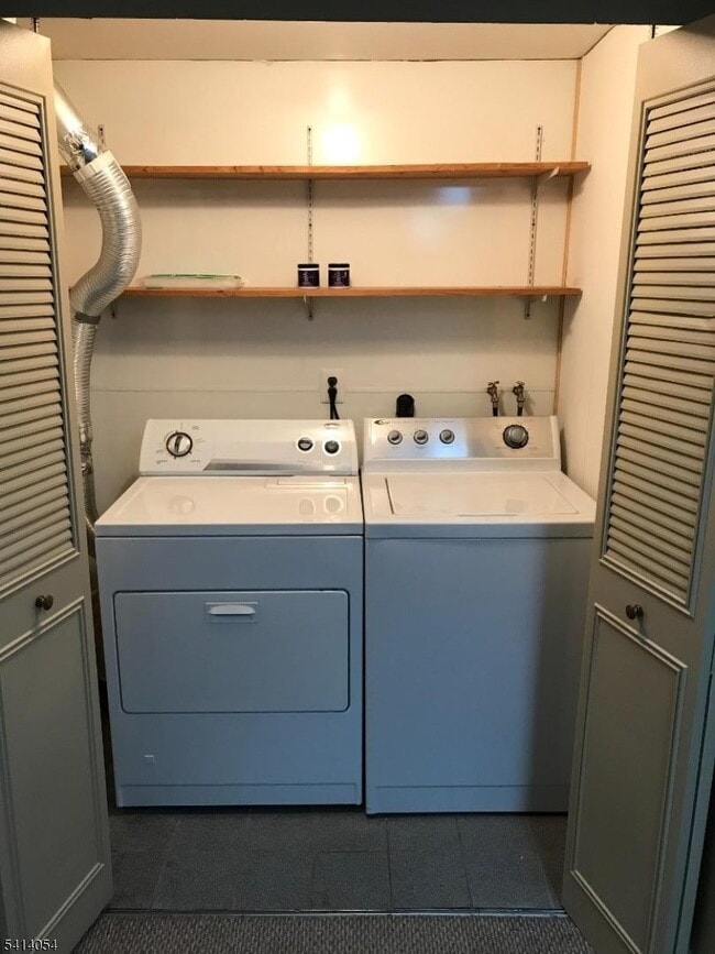 Building Photo - 819 Cricket Ln