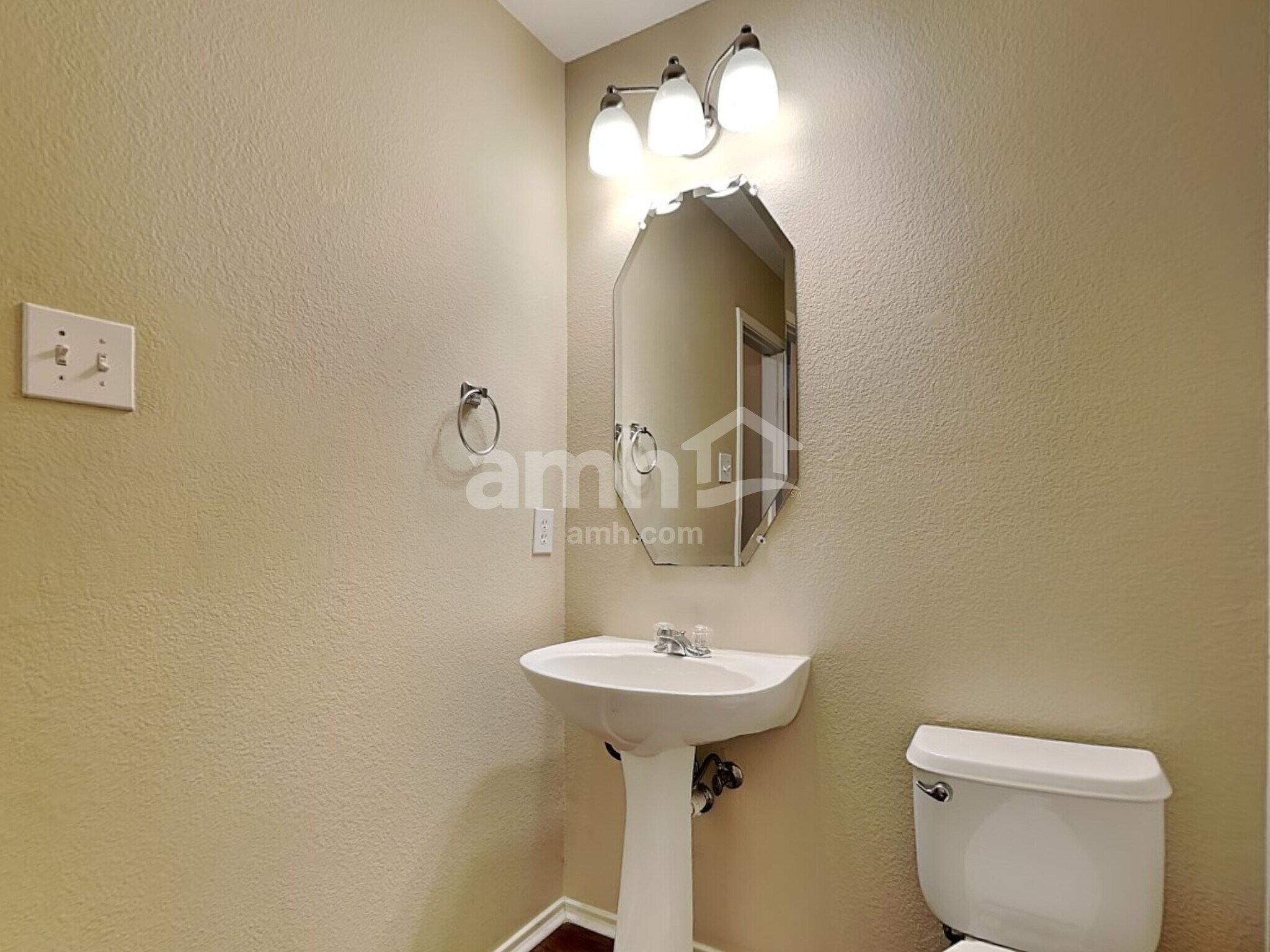 Building Photo - 210 Dartmouth Dr