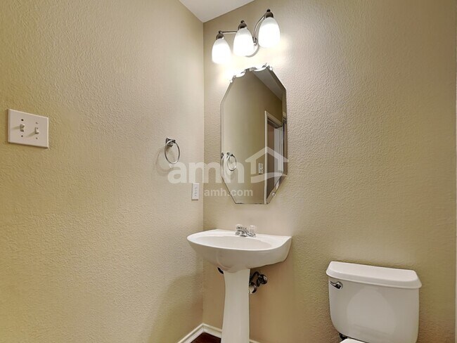 Building Photo - 210 Dartmouth Dr