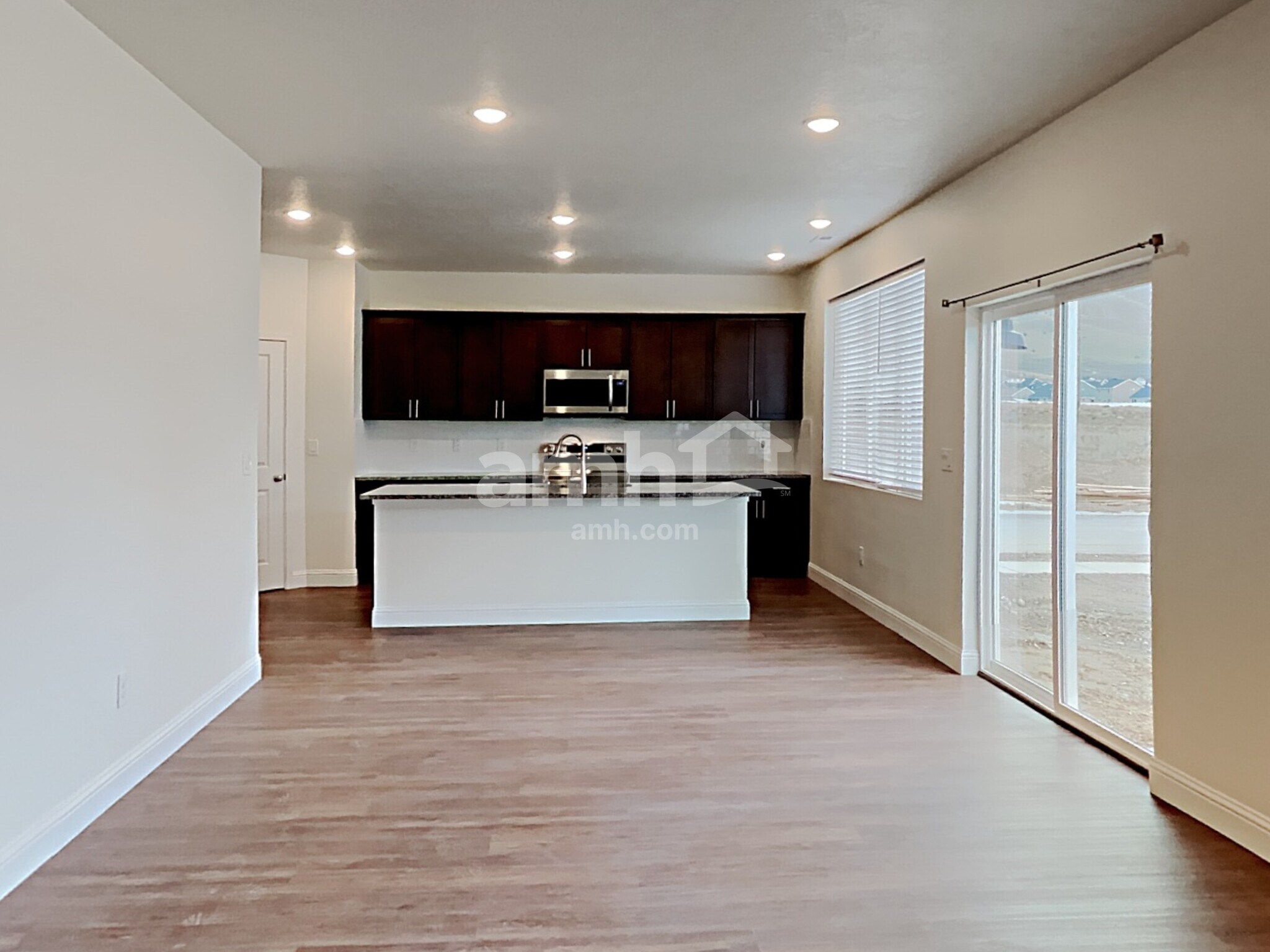 Building Photo - 2440 E Surry Way