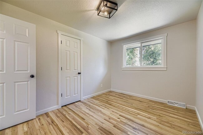 Building Photo - Newly Renovated 3 bed, 1 bath in Englewood (Top Unit)