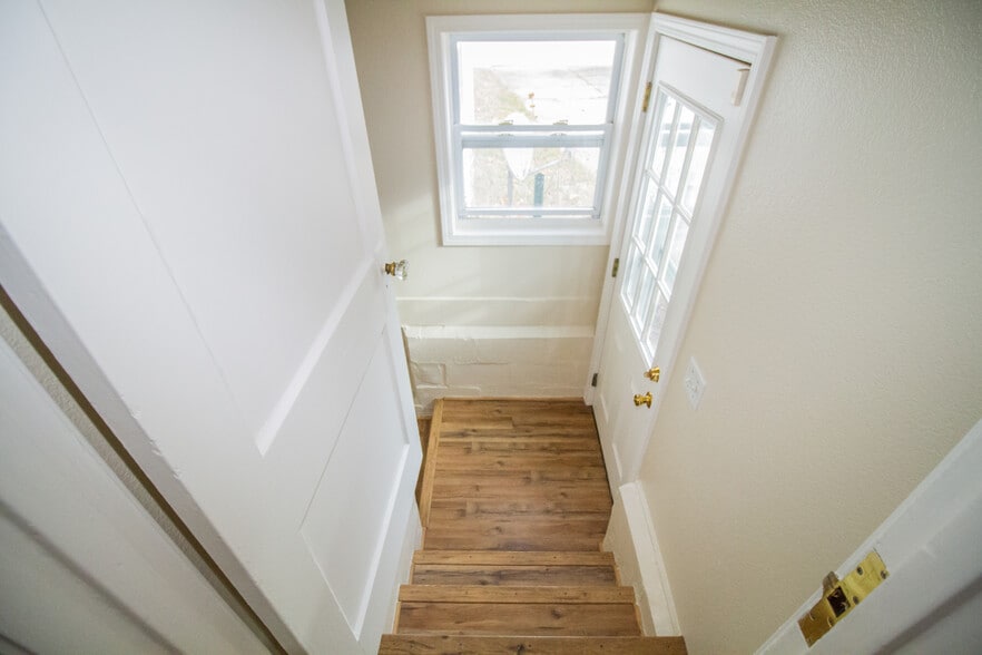 Building Photo - 4220 Caroline Ave