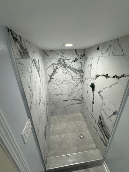 Building Photo - 1114 N Karlov Ave