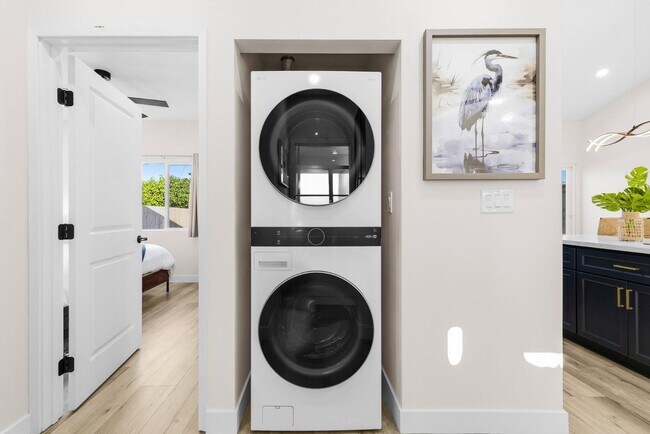 Building Photo - 436 Date Ave