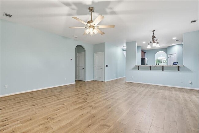 Building Photo - 13 Concordia Dr