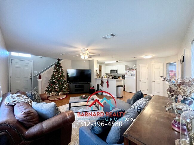 Building Photo - Available Mid July: Well maintained Duplex with Garage and Yard- Close to TX State Bus Stop!