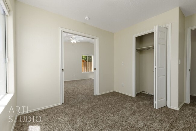 Building Photo - 3 Bedroom, 2 Bathroom Home in the Red Clif...