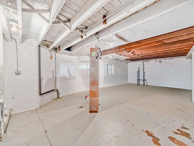 Building Photo - 36 E Touhy Ave