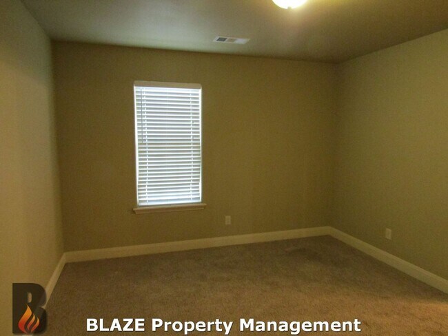 Building Photo - City View 4 Bedroom