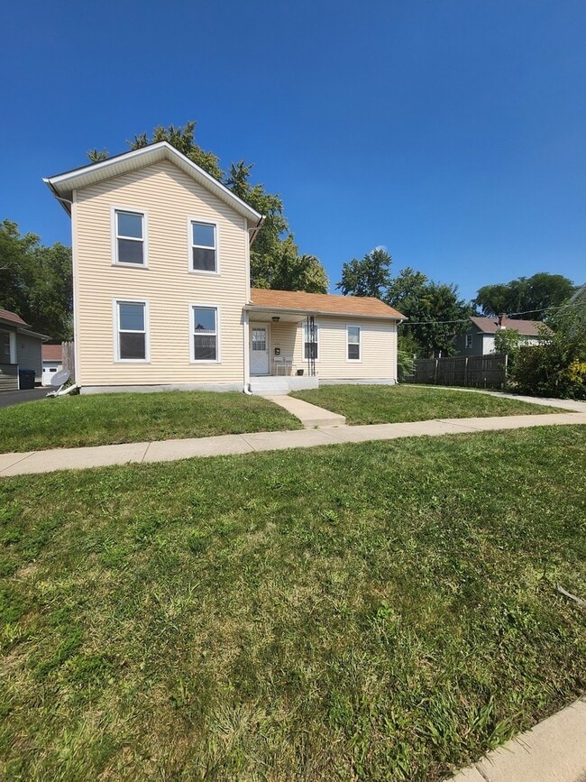 Primary Photo - 450 Center Ave