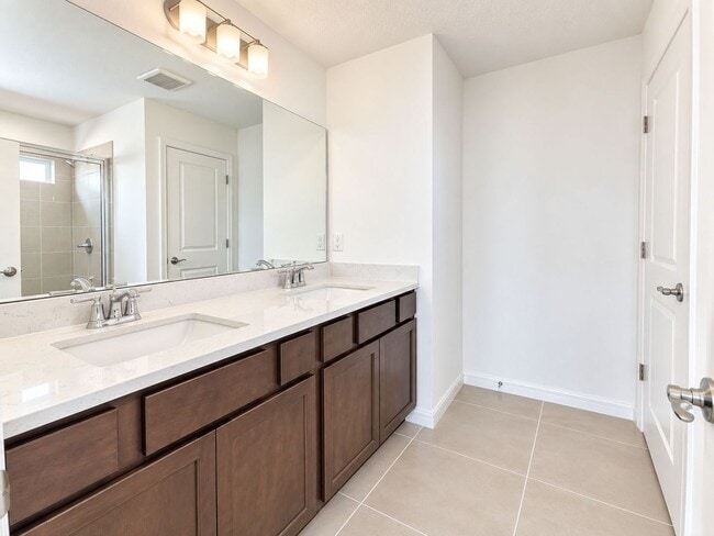 Building Photo - 4540 Orchard View Aly