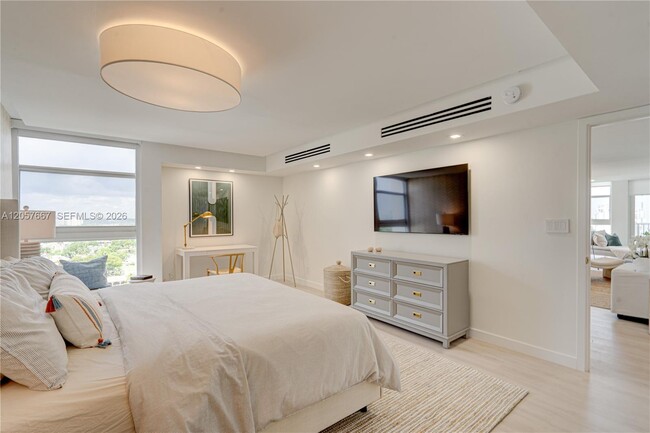 Building Photo - 1370 S Ocean Blvd