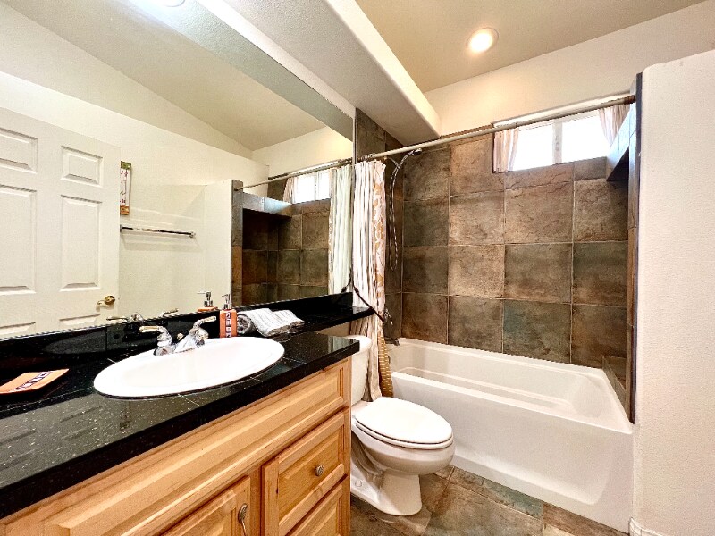 Building Photo - 64977 Ray Ct