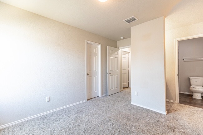 Building Photo - 5930 Ivans Farm
