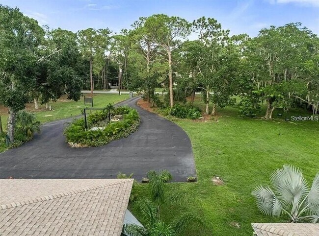 Building Photo - 3740 Aberdeen Dr