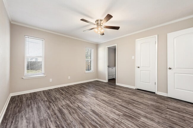 Building Photo - 3900 Sioux Cir