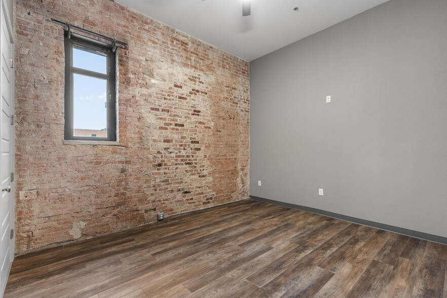 Building Photo - 901 9th St