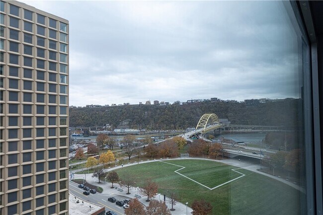 Building Photo - 320 Fort Duquesne Blvd