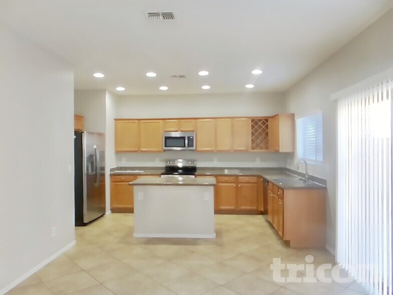 Building Photo - 9526 N 81st Dr