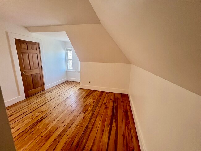 Building Photo - 50 Pond St