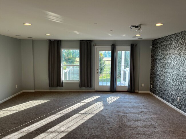Building Photo - 927 Brechin Ln