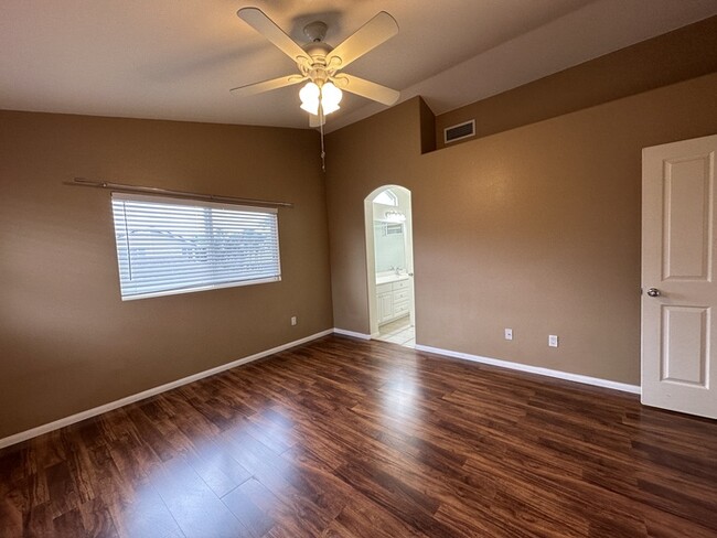Building Photo - Beautiful & Spacious Pet-Friendly Home at ...