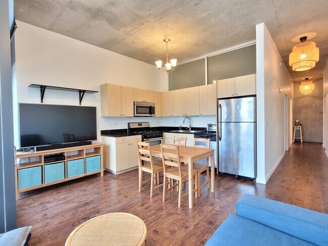 Building Photo - 235 W Van Buren St