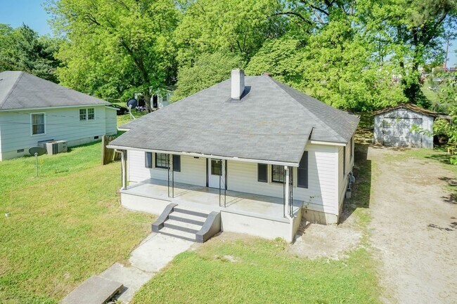 Building Photo - Beautiful Three Bedroom Home!