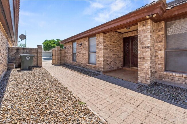 Building Photo - 29 Rio Grande Dr