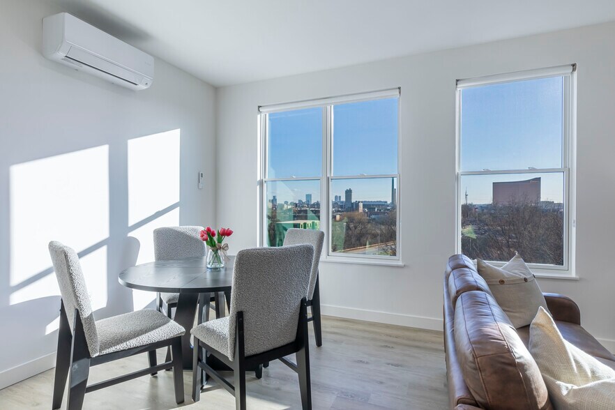 Building Photo - 319 Broadway