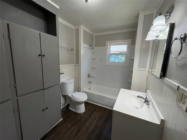 Building Photo - 715 W Day St