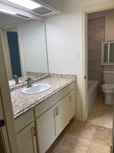 Building Photo - 9133 Shadow Bluff Ave