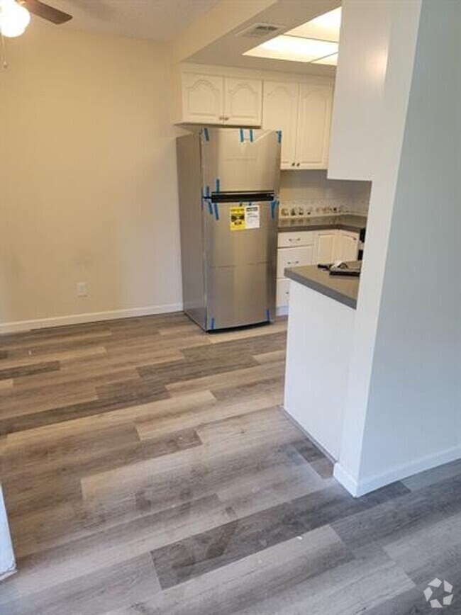 Building Photo - Freshly Updated 2BD/1.5BA Condo in Auburn ...