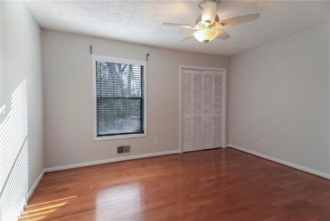 Building Photo - 516 Faith St