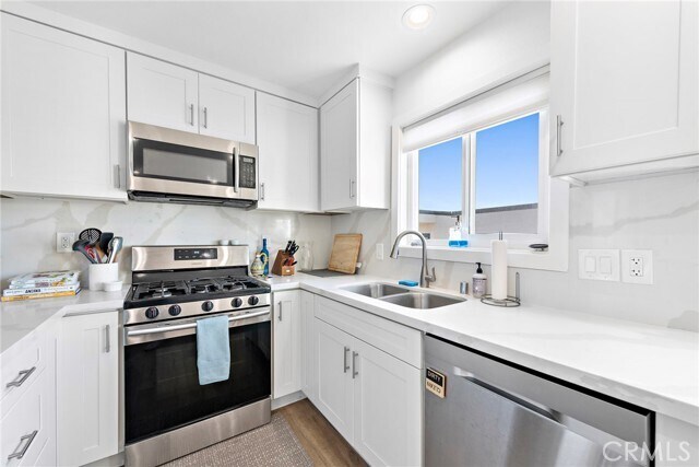 Building Photo - 206 Avenida Victoria
