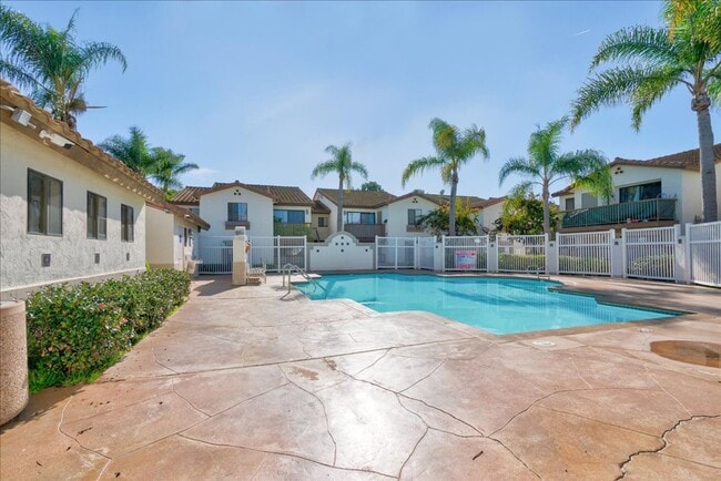 Building Photo - Gorgeous, Fully Remodeled 1 Bed - 1 Bath in Gated Community, Close to All!