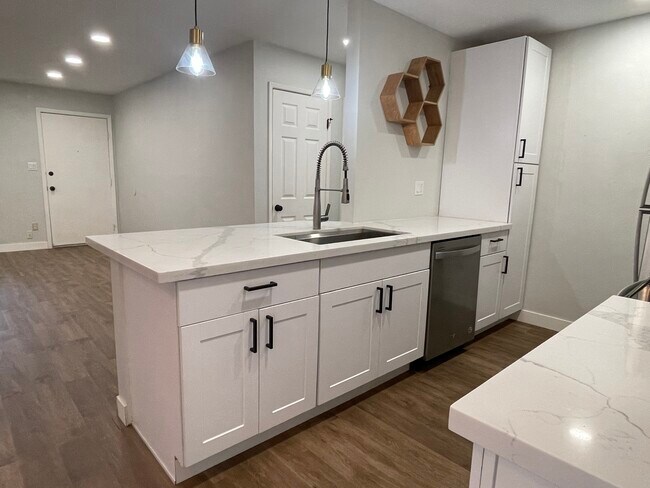 Building Photo - 1111 N 84th Pl