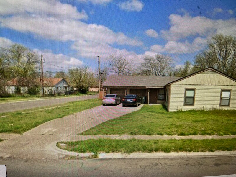 Building Photo - 1801 Duncan Ave