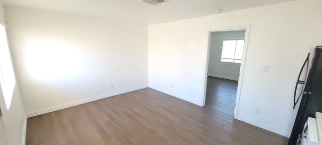 Building Photo - 1 BEDROOM UNIT IN PRIME PHOENIX LOCATION