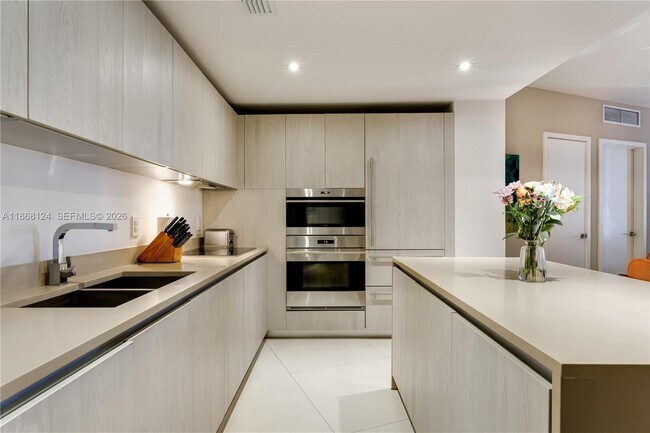 Building Photo - 4111 S Ocean Dr