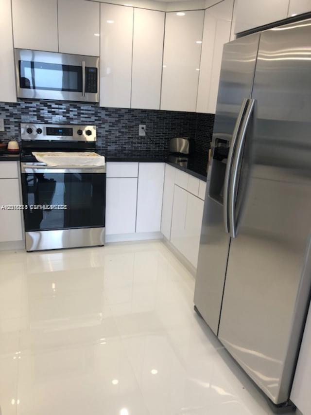 Building Photo - 2030 S Ocean Dr