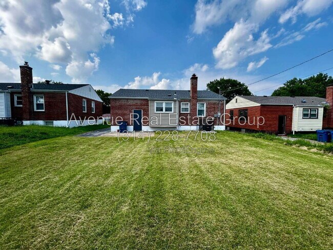 Building Photo - 242 Emerling Dr