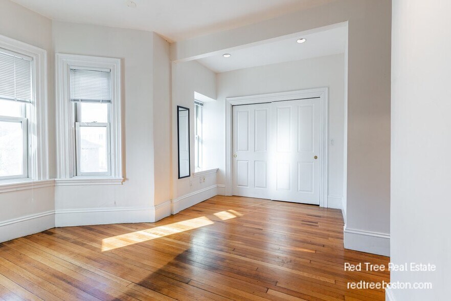 Building Photo - 1609 Tremont St