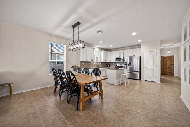 Building Photo - 610 Ridgehorn Dr