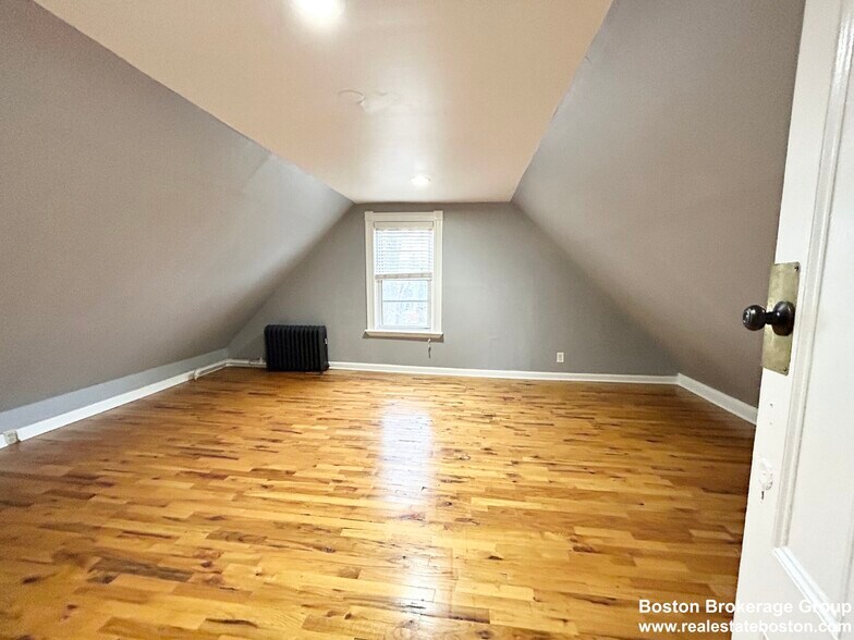 Building Photo - 14 Batchelder St