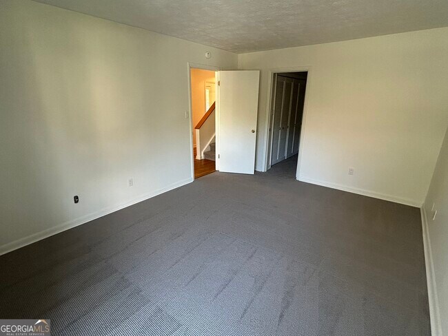 Building Photo - 180 Woodstone Dr